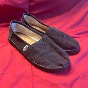 Child’s Toms Black Alpargata Size 2Y